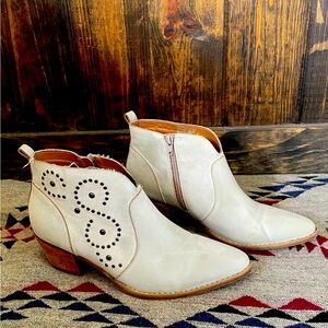 Mi.iM Boho western style booties as seen in Three Birds Nest. Size 10